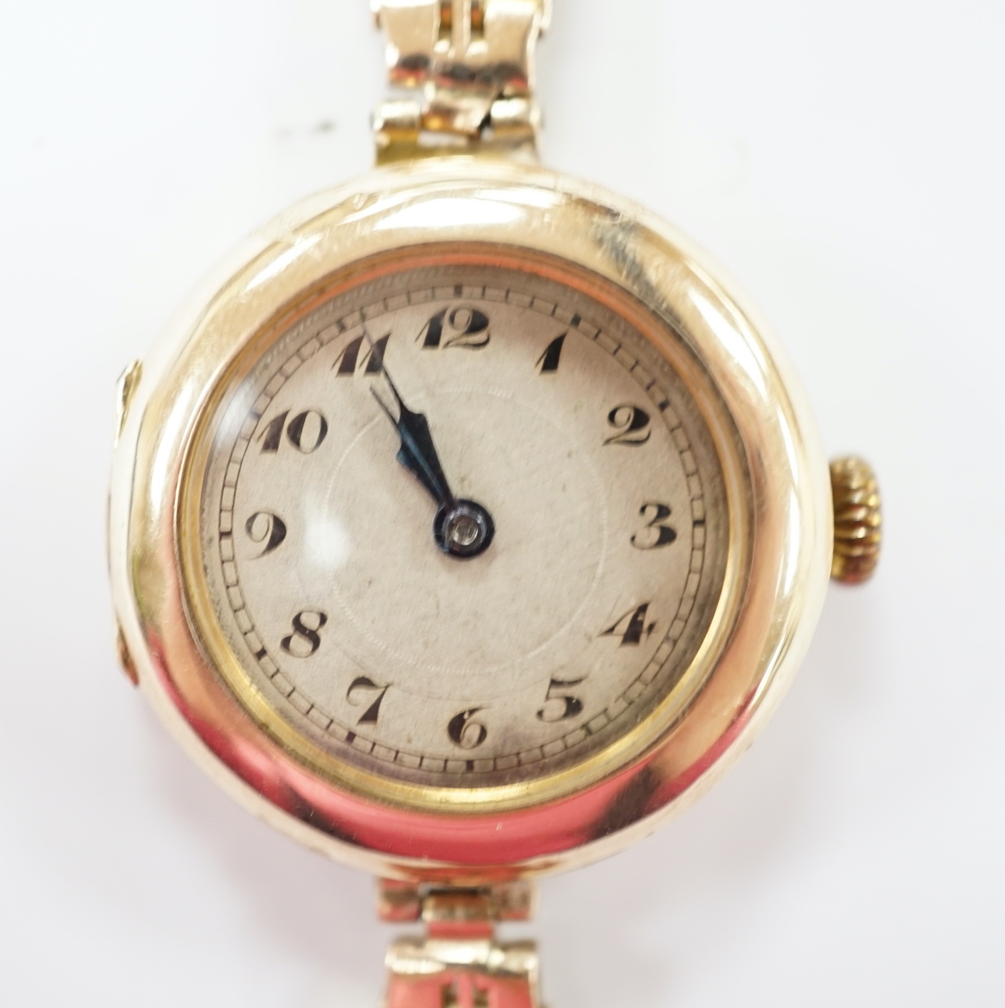 A lady's early to mid 20th century 9ct gold manual wind wrist watch(a.f.), on a yellow metal bracelet